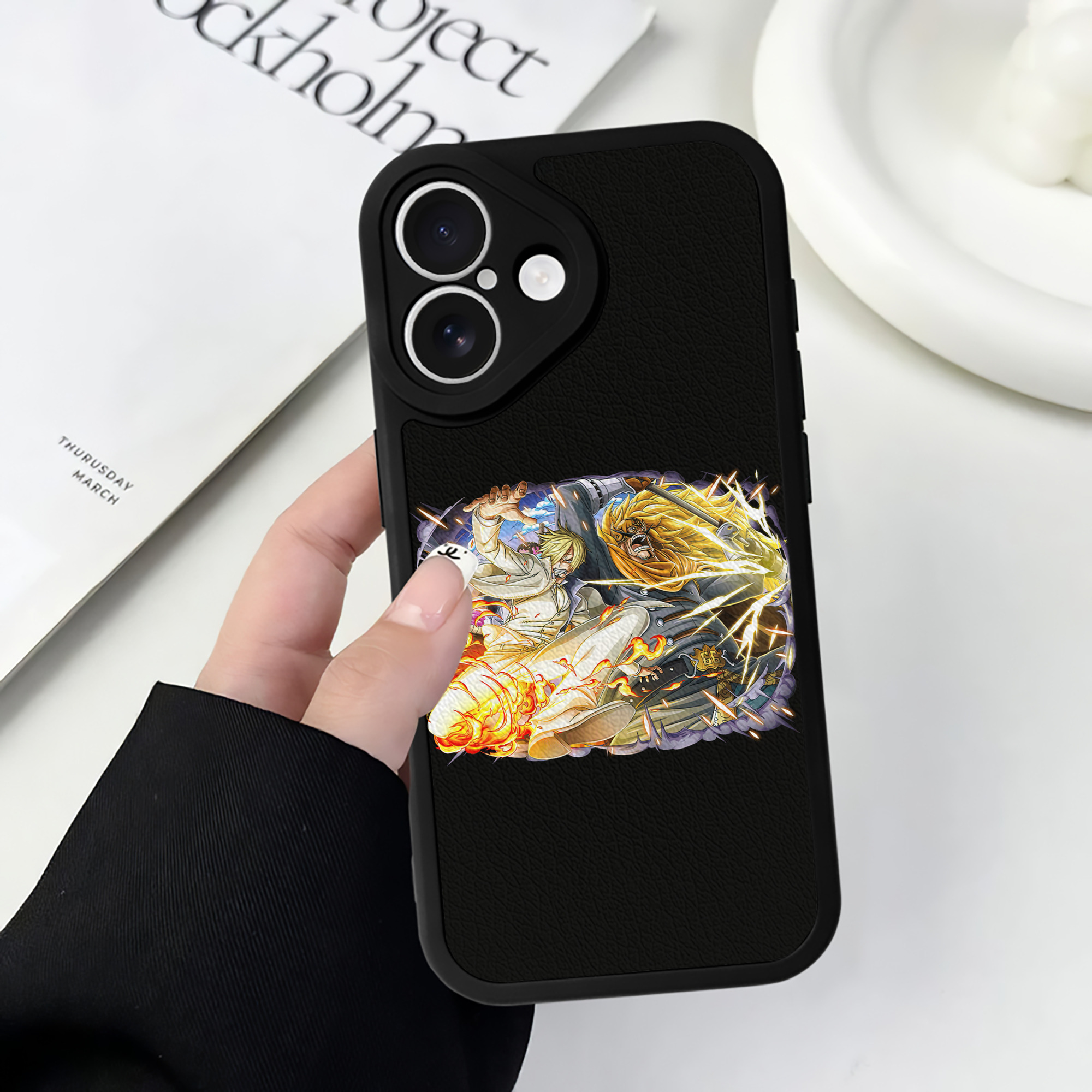 （画像用） ワンピース サンジ ONE PIECE Sanji 【iPhone 16シリーズ対応】シリコンスマホケース（レザー調） 材質：シリコン